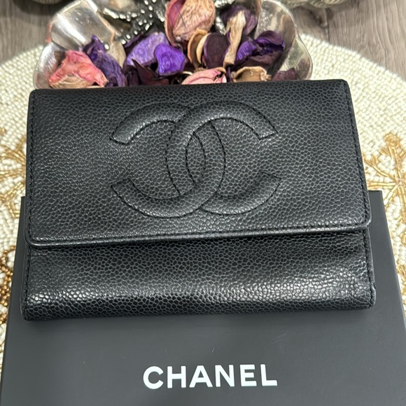 CHANEL Bifold Long Wallet In Great Condition Hard to find.. - Picture 9 of 16